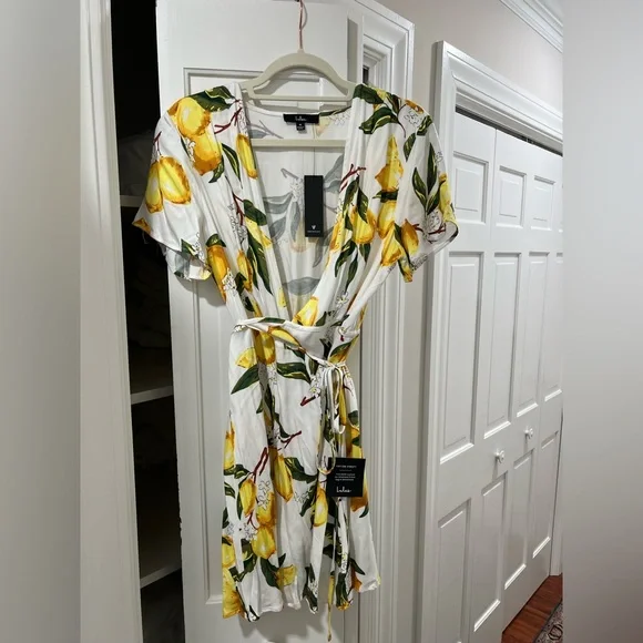 Lulu's NWT Floral Lemon Print Wrap Dress - Picture 2 of 7